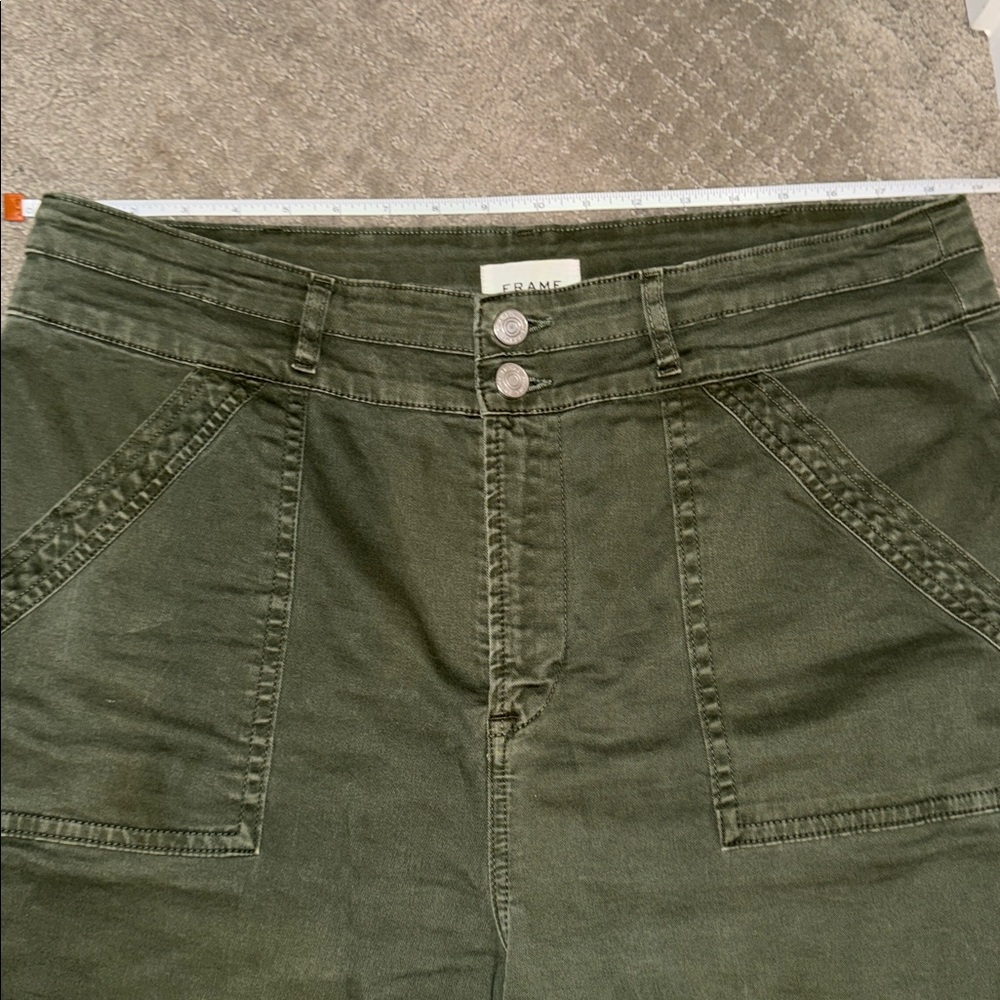 FRAME
Frame Double Waistband Wide Leg
Jeans in Washed Surplus - Picture 11 of 12